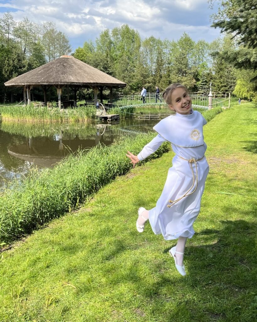 Ile trwa komunią święta?